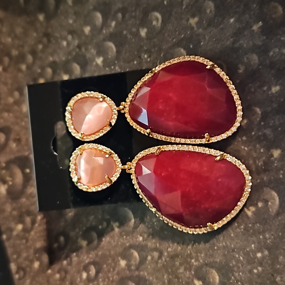 Pink Red Faceted Stone Pierced Earrings - Picture 2 of 3